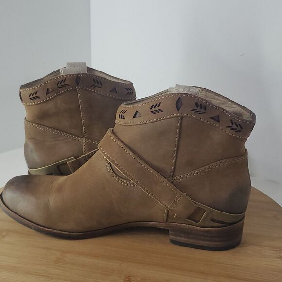 Ugg Australia Brown Leather Gold Hardware Harness Ankle Short Boots Women's 6 - Picture 8 of 13